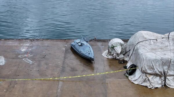 Trabzon'un Çarşıbaşı ilçesi Yoroz Limanı açıklarında balıkçılar tarafından insansız deniz aracı bulundu, liman güvenlik gerekçesiyle giriş çıkışa kapatıldı. - Sputnik Türkiye