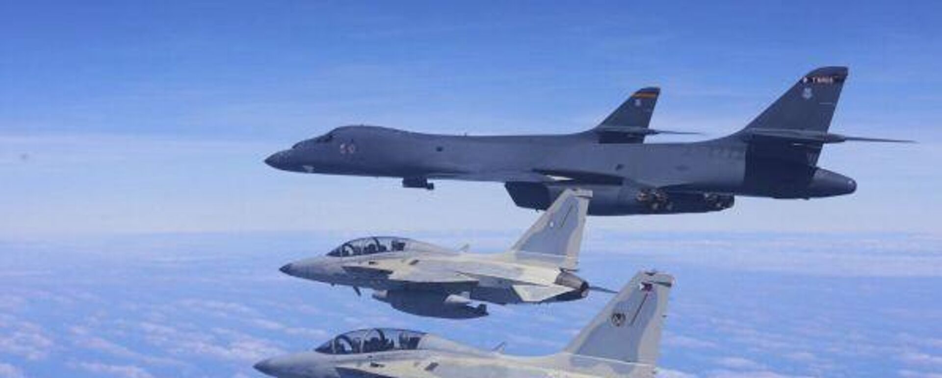 ABD tanker ve savaş uçakları - Sputnik Türkiye, 1920, 30.09.2025