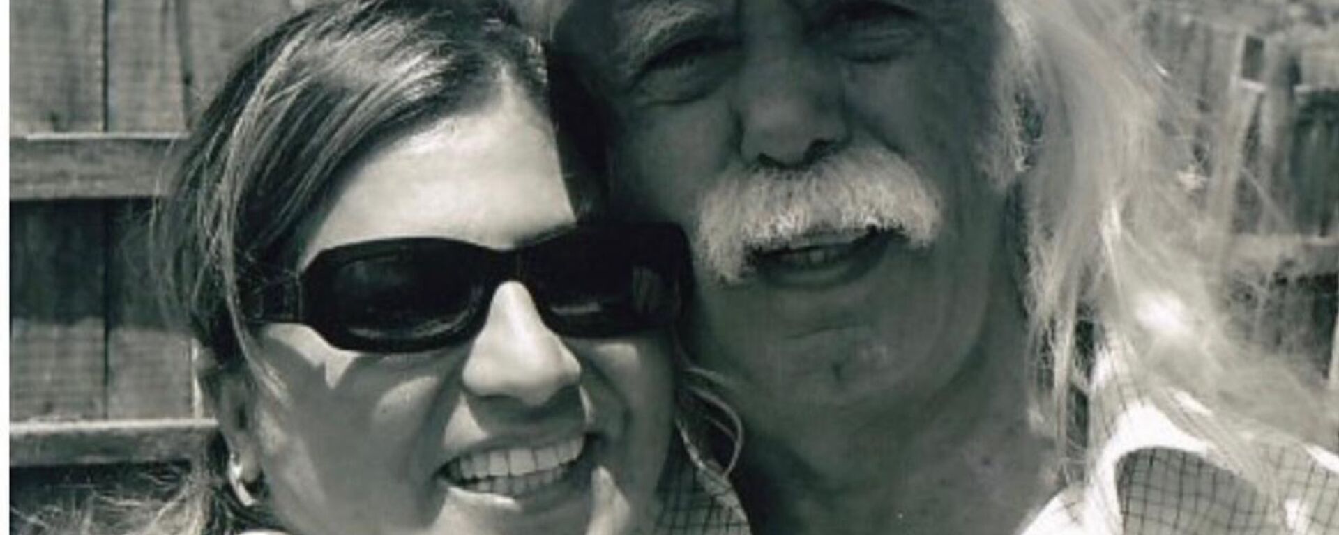 Gül Dümen sosyal medya  - Sputnik Türkiye, 1920, 01.10.2025