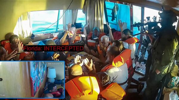 SUMUD FİLOSU’NA 2. MÜDAHALE: İsrail, Gazze'ye en yakın noktadaki 'Mikeno' gemisini ele geçirdi - Sputnik Türkiye