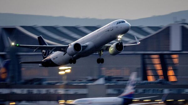 A Lufthansa aircraft takes off from the airport in Frankfurt, Germany, Thursday, Sept. 1, 2022. Lufthansa pilots will go on strike on Friday. - Sputnik Türkiye