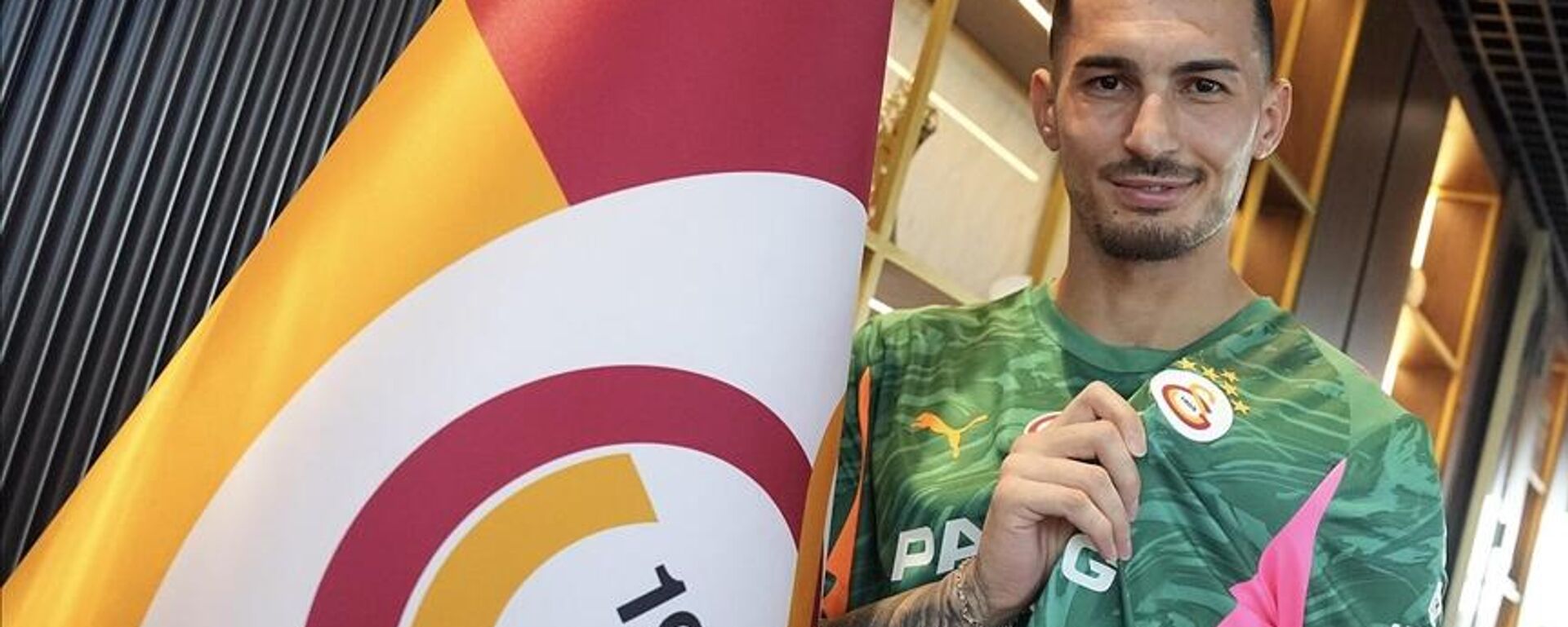 Uğurcan Çakır - Sputnik Türkiye, 1920, 02.10.2025