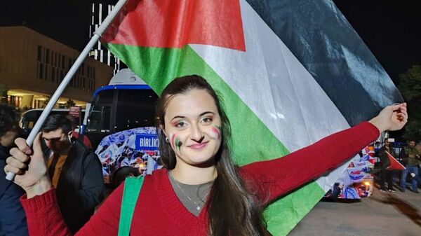 &#x27;Katil İsrail, işbirlikçi ABD&#x27; ve &#x27;İnsanlığın onuru Sumud Filosu&#x27; sloganları öne çıktı. - Sputnik Türkiye