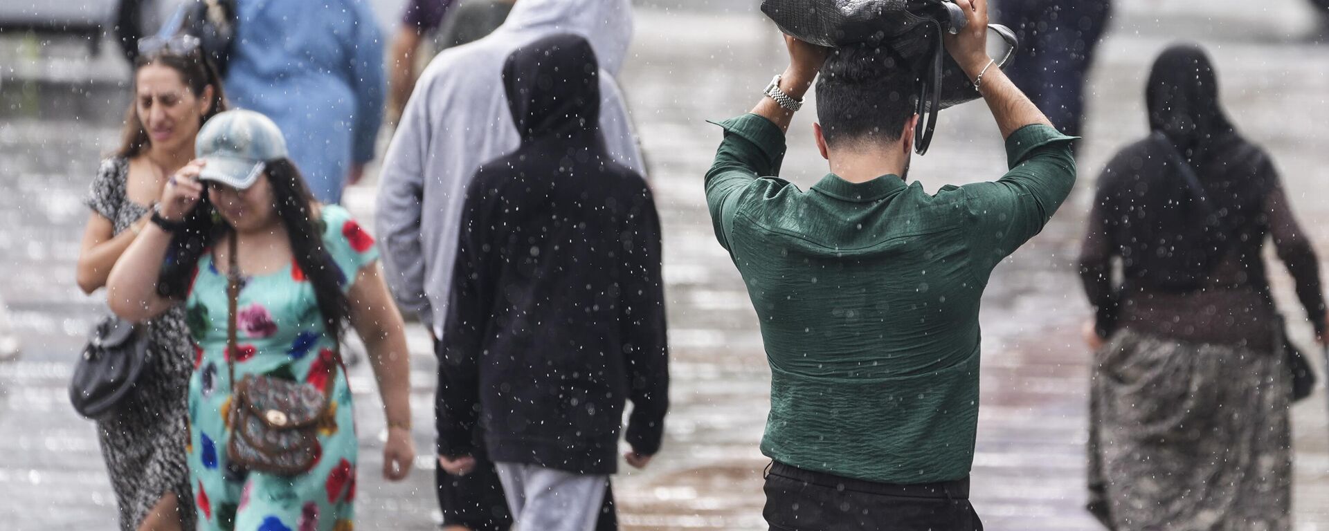 İstanbul'a sağanak yağış uyarısı - Sputnik Türkiye, 1920, 24.10.2025