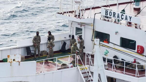 Saint-Nazaire açıklarında Boracay tankerini alıkoyan Fransız askerler - Sputnik Türkiye