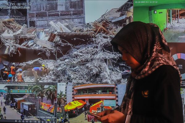 Yetkililer, dünden bu yana yaşam belirtisi tespit edilemediğini, ölü sayısının artmasının muhtemel olduğunu belirtti. - Sputnik Türkiye