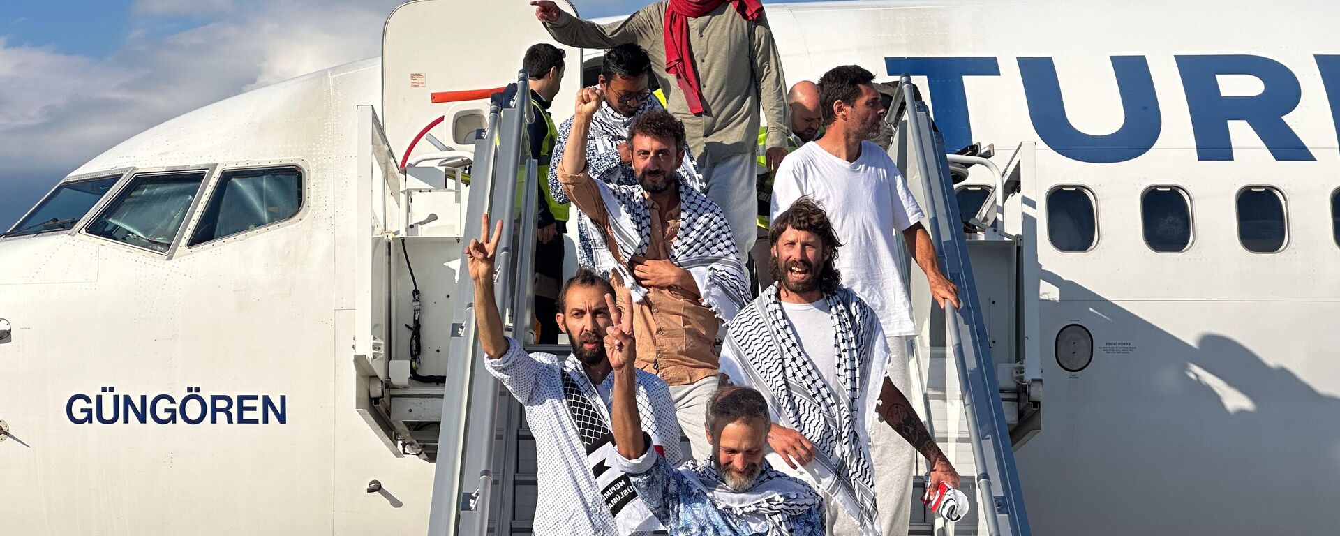 İsrail'in alıkoyduğu aktivistleri Türkiye'ye getiren THY uçağı İstanbul'a ulaştı - Sputnik Türkiye, 1920, 04.10.2025