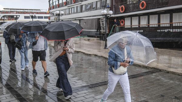 Hava sıcaklığı 6 derece düşecek: Meteoroloji'den 8 ilde sarı kodlu yağış uyarısı - Sputnik Türkiye