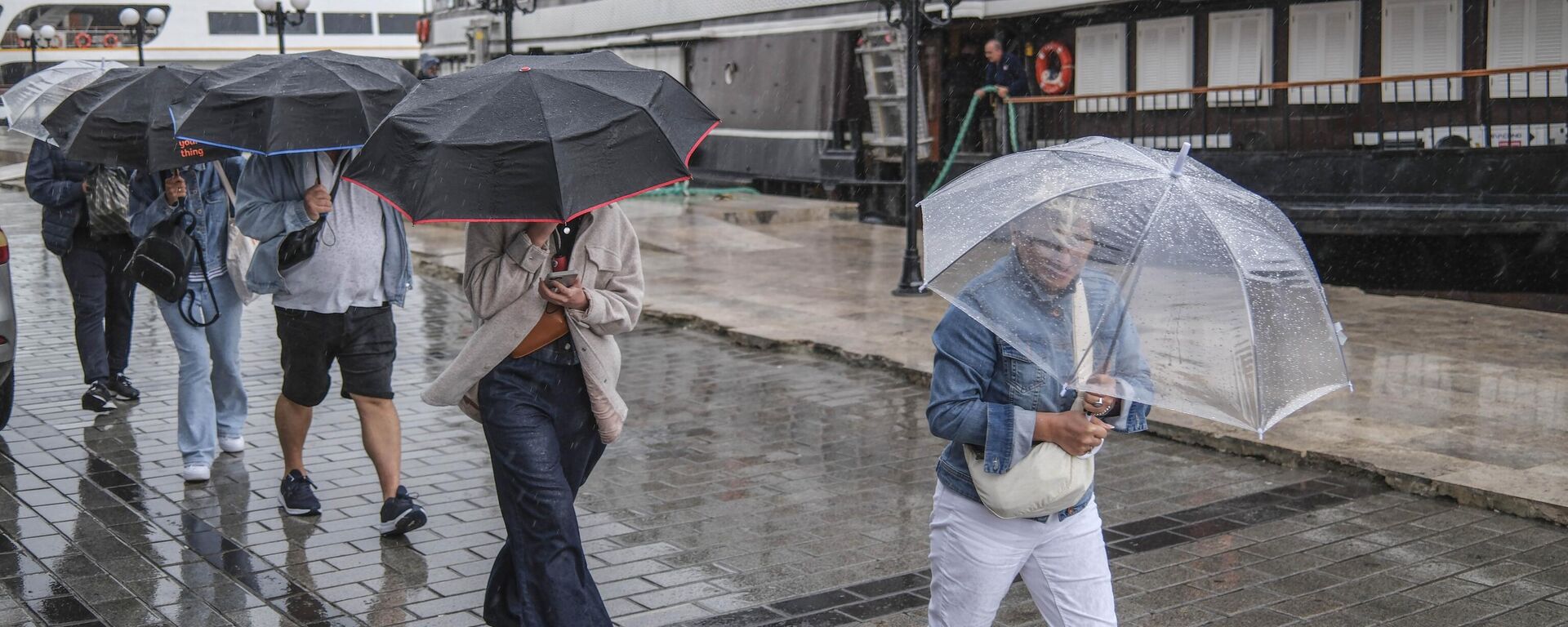 Hava sıcaklığı 6 derece düşecek: Meteoroloji'den 8 ilde sarı kodlu yağış uyarısı - Sputnik Türkiye, 1920, 05.10.2025