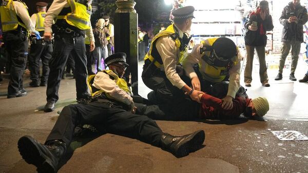 İngiltere'de Filistin Yanlısı Protestolarda Polis Güç Kullandı - Sputnik Türkiye