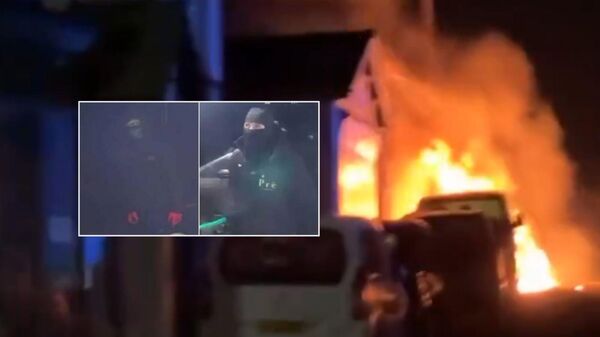 İngiltere'de cami kundaklaması, polis 2 kişinin görüntülerini paylaştı - Sputnik Türkiye