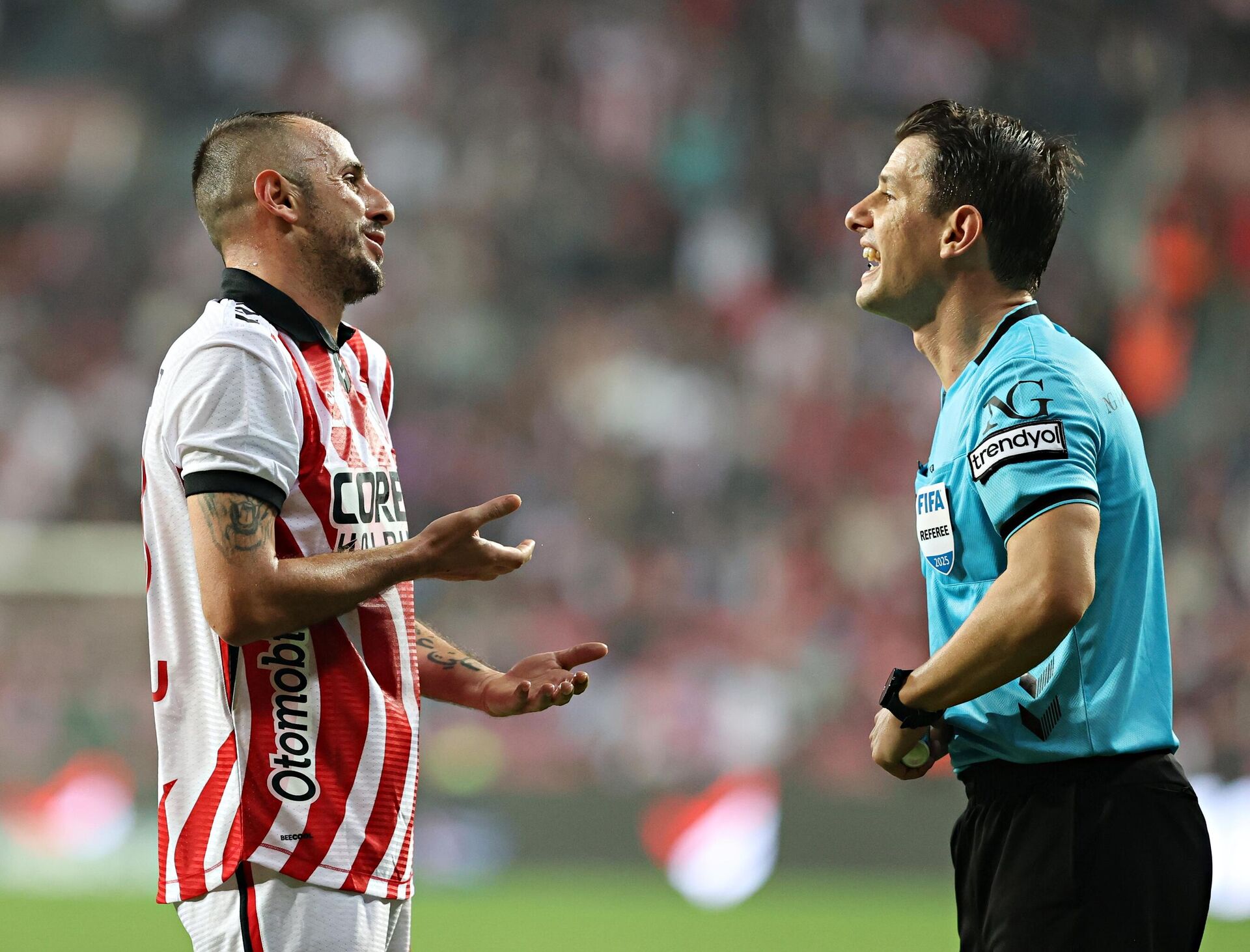 Samsunspor - Fenerbahçe maçında VAR kararı: 1 gol ile 1 penaltı VAR'ın uyarısıyla iptal edildi - Sputnik Türkiye, 1920, 06.10.2025