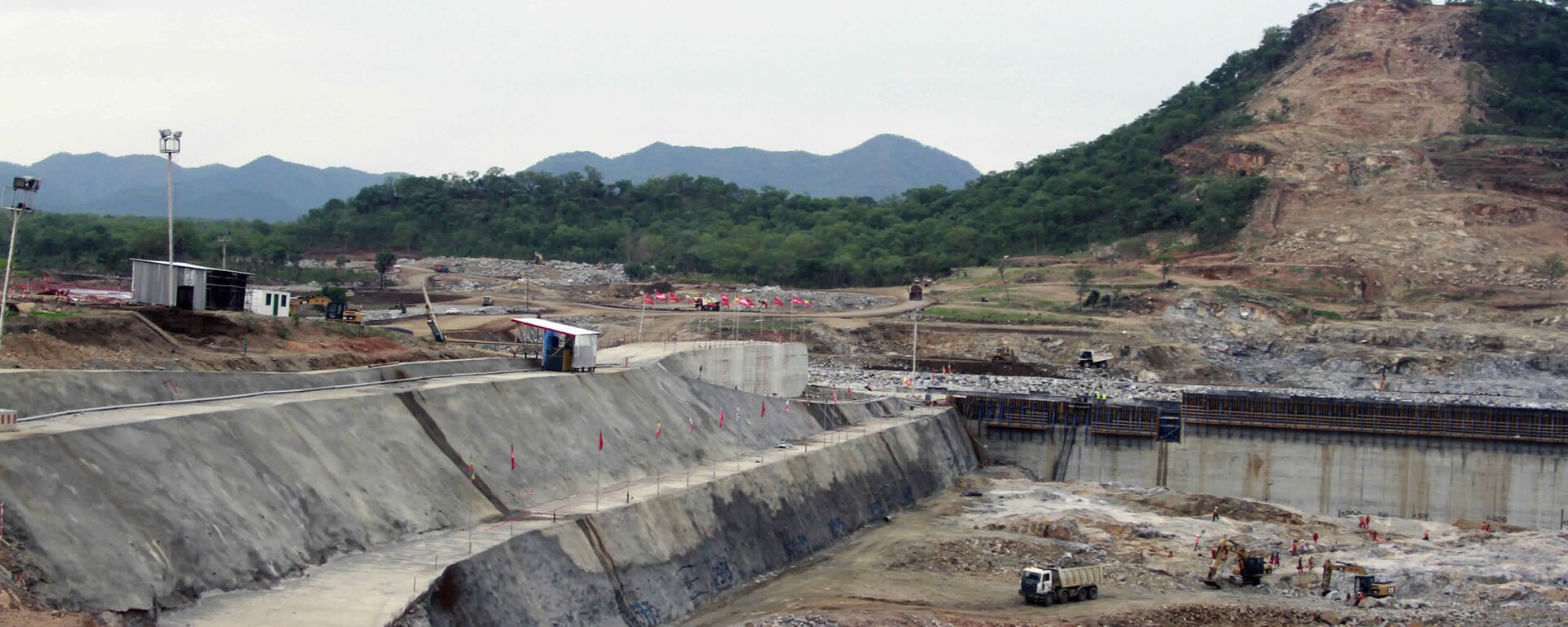 Construction work takes place, at the site of the Grand Ethiopian Renaissance Dam near Assosa, Ethiopia - Sputnik Türkiye, 1920, 06.10.2025