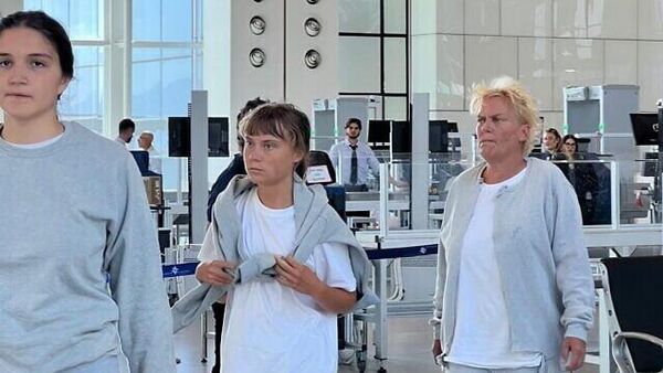 Greta Thunberg ve 170 aktivist sınır dışı edildi - Sputnik Türkiye