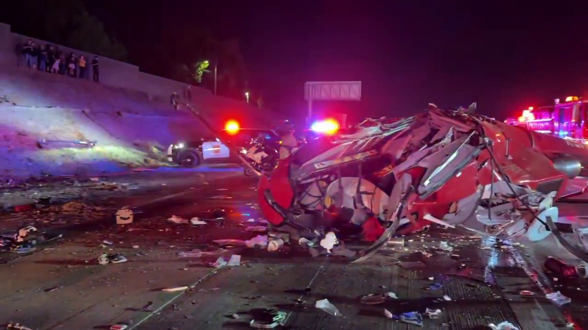 ABD'de bir ambülans helikopter otoyola düştü: 3 ağır yaralı - Sputnik Türkiye, 1920, 07.10.2025