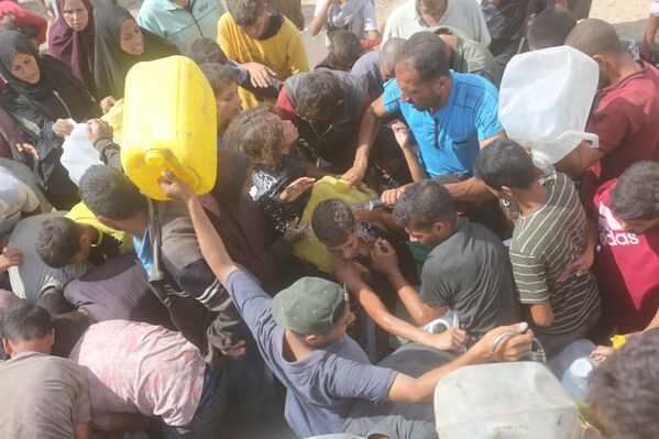İsrail&#x27;in 2 yıldır sürdürdüğü saldırılarıyla Gazze Şeridi&#x27;nde günde onlarca çocuğu yetim bıraktığı bildirildi.Gazze&#x27;deki hükümetin Medya Ofisinden yapılan yazılı açıklamada, &quot;İsrail&#x27;in Gazze&#x27;de devam eden saldırılarında günlük 77 çocuk yetim kalmasına sebep oldu&quot; denildi. - Sputnik Türkiye