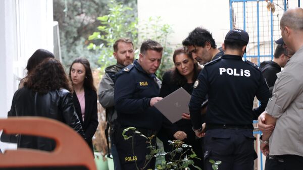 Güllü'nün ölümüyle ilgili olayın gerçekleştiği ev ve alanda bilirkişi incelemesi yapıldı - Sputnik Türkiye