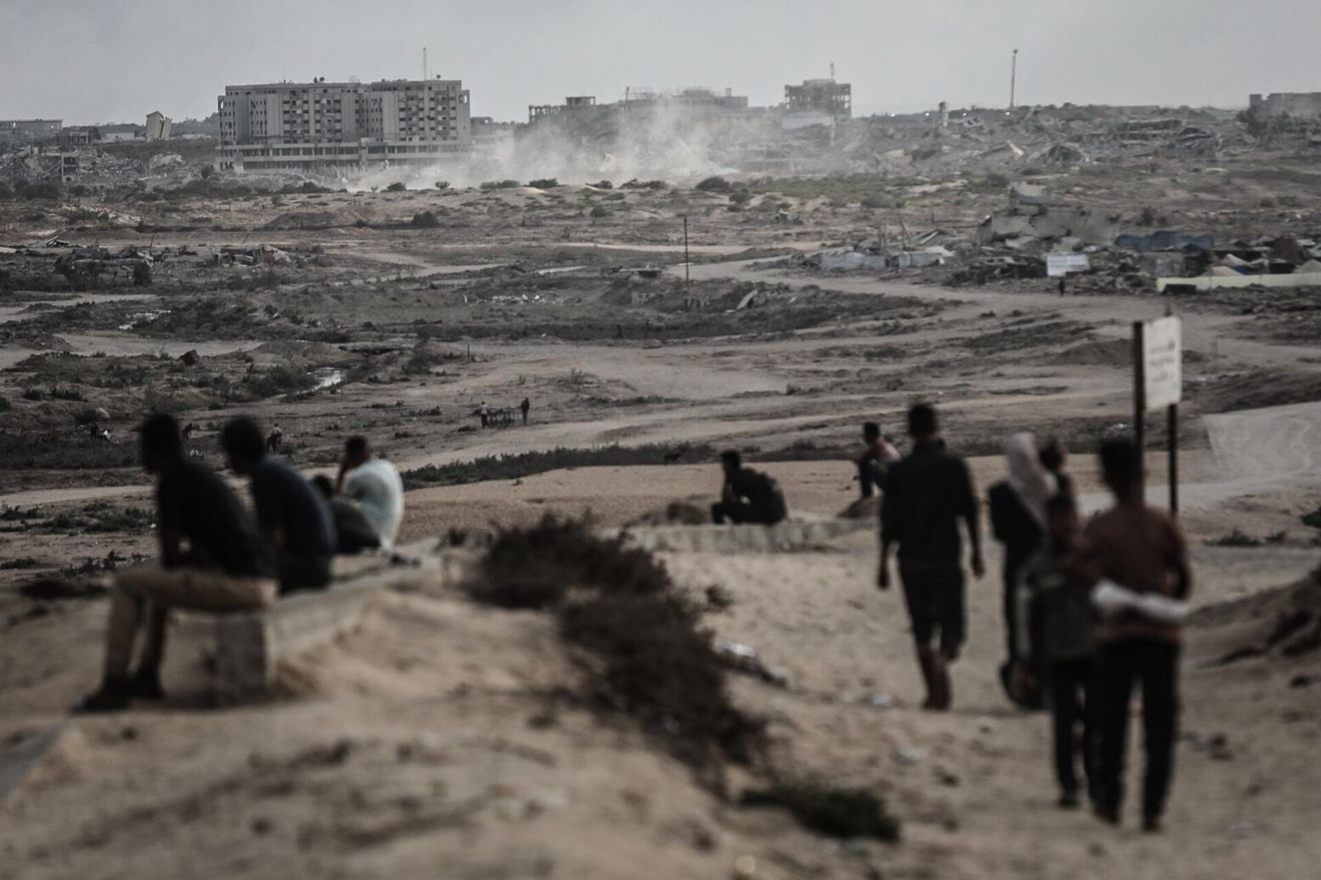 İsrail, ateşkes anlaşmasının duyurulmasının ardından Gazze'de saldırılar devam ediyor - Sputnik Türkiye, 1920, 09.10.2025