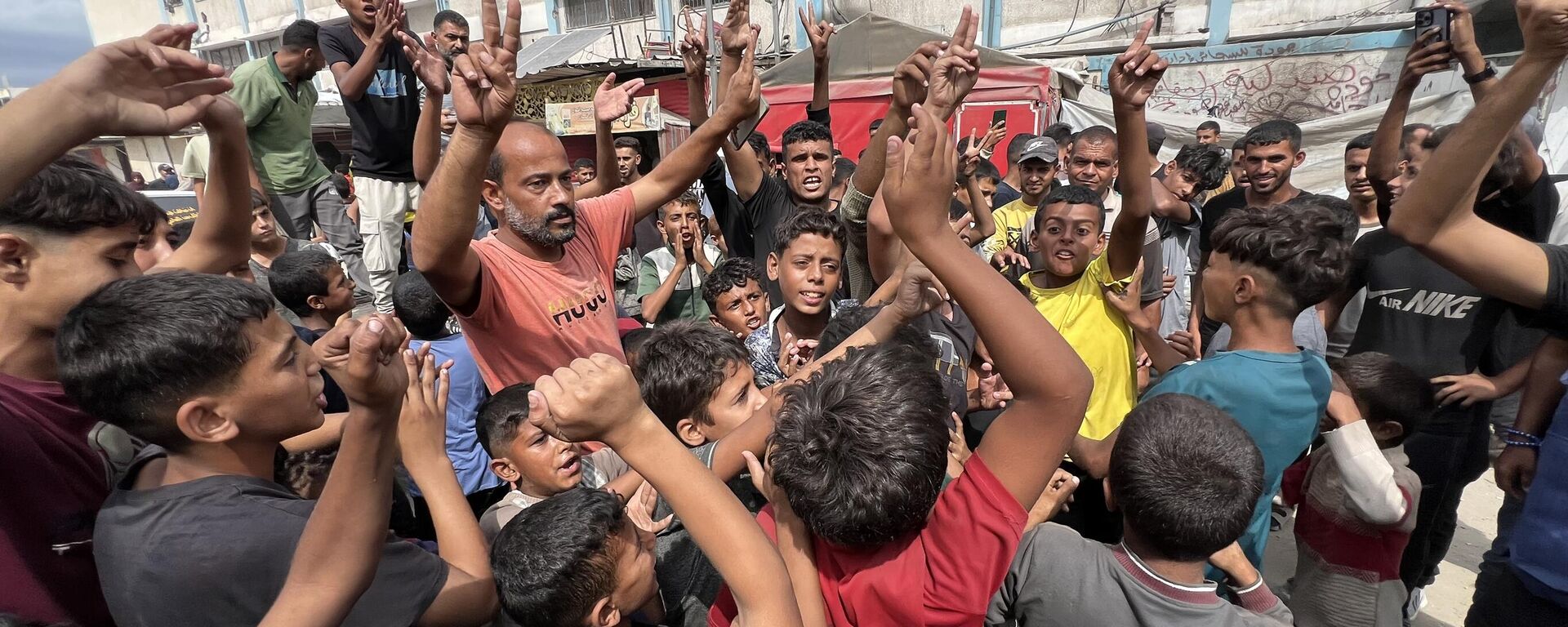 Filistinliler, Gazze’de yürürlüğe girmesi beklenen ateşkesi kutladı - Sputnik Türkiye, 1920, 09.10.2025