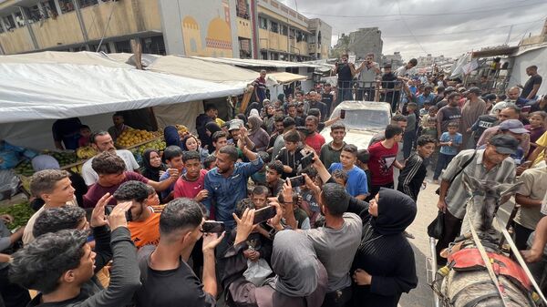 Filistinliler, Gazze’de yürürlüğe girmesi beklenen ateşkesi kutladı - Sputnik Türkiye