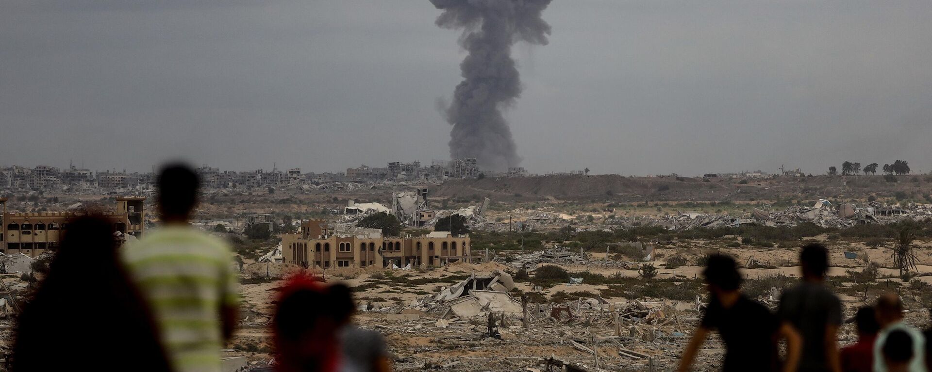 İsrail Gazze'ye saldırılarını sürdürüyor - Sputnik Türkiye, 1920, 19.10.2025