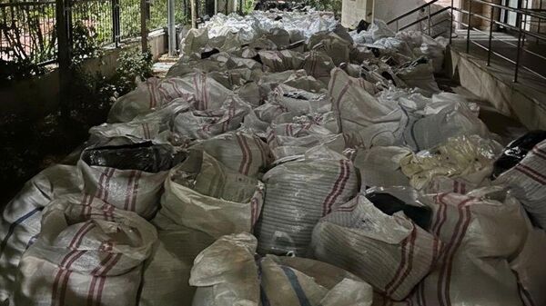 Şırnak’ın Silopi ilçesinde gümrük kaçağı olduğu eşyaları sosyal medya hesapları üzerinden satışa sundukları iddiasıyla 3 zanlı gözaltına alındı - Sputnik Türkiye