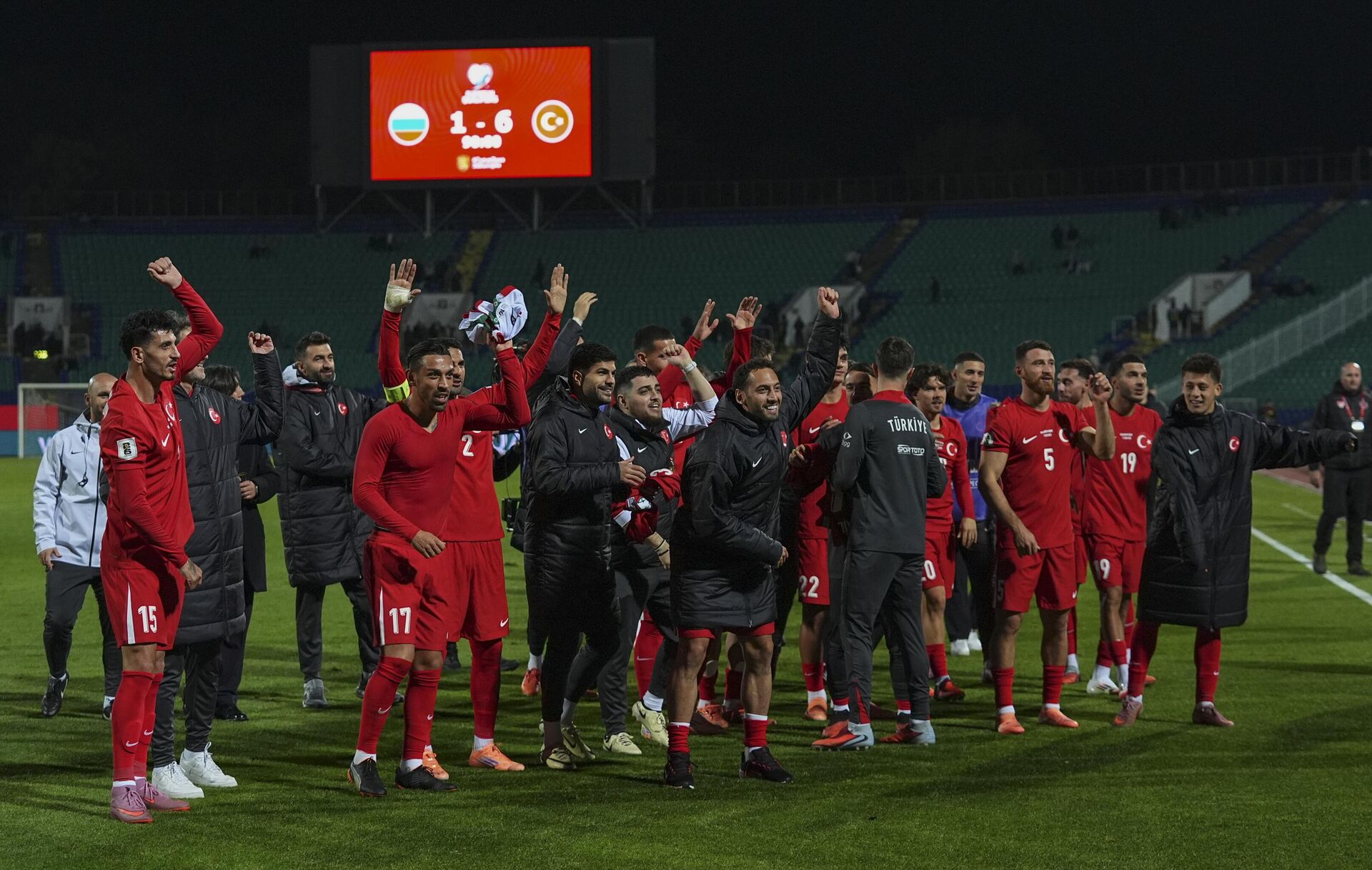 Hakan Çalhanoğlu:  Kenan biraz hassas bir kişi, biraz daha onu desteklemek gerekiyor - Sputnik Türkiye, 1920, 12.10.2025