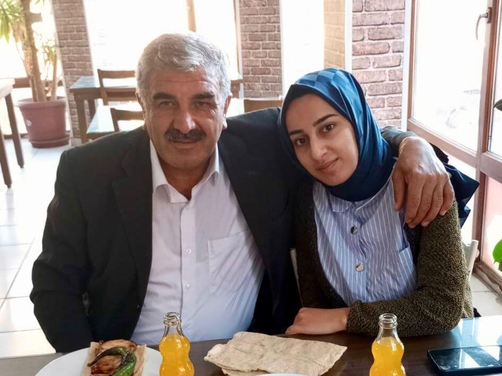 Baba Nizamettin Kabaiş, Rojin Kabaiş Baba Nizamettin Kabaiş, Rojin Kabaiş - Sputnik Türkiye, 1920, 12.10.2025