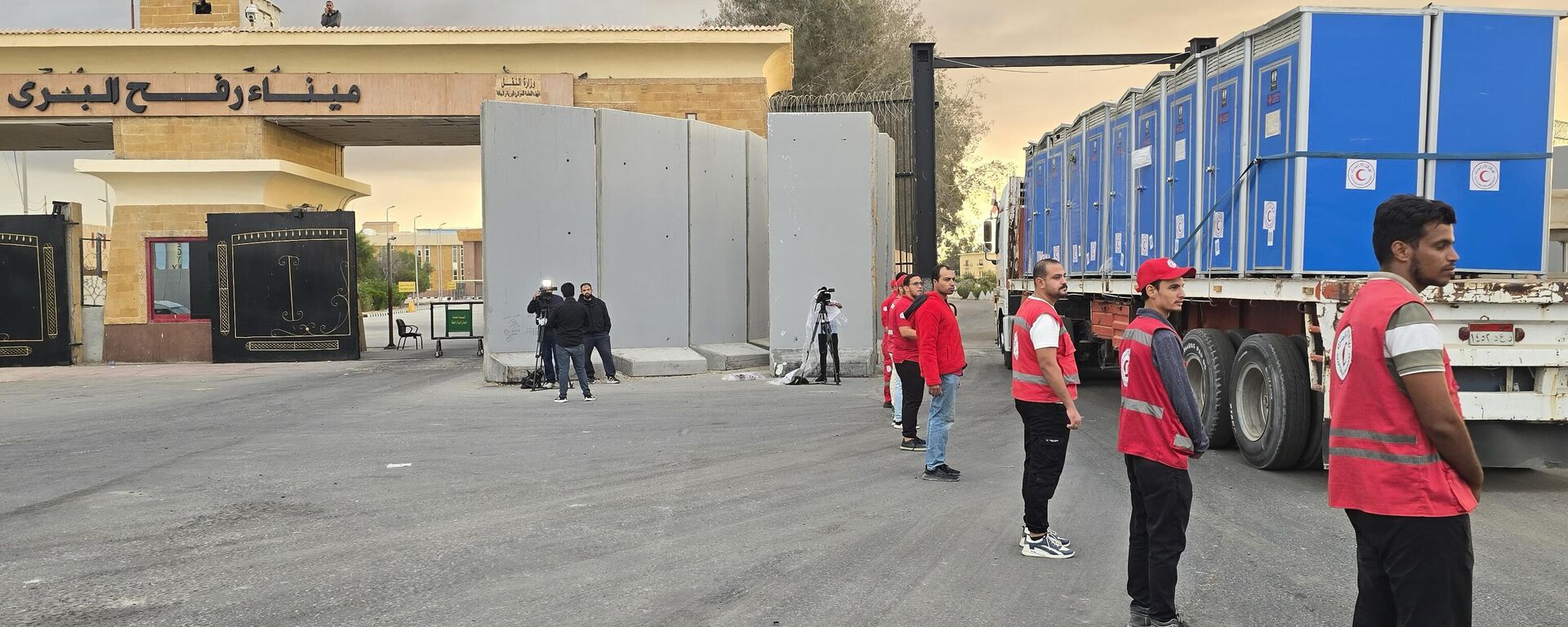 Gazze’ye insani yardım taşıyan tırlar, - Sputnik Türkiye, 1920, 29.01.2026