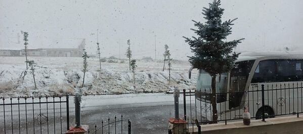 Sivas&#x27;ta Yıldız Dağı Kış Sporları ve Turizm Merkezi&#x27;ne mevsimin ilk karı yağdı. - Sputnik Türkiye