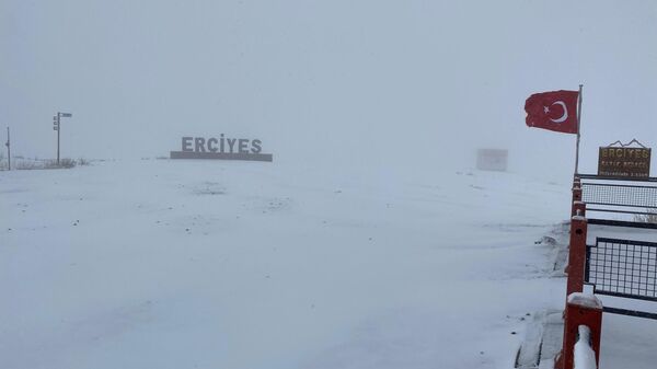 Türkiye'nin çeşitli bölgelerinde kar yağışı etkili oluyor - Sputnik Türkiye