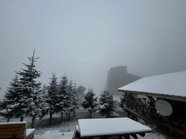 Bolu&#x27;da, Kartalkaya kayak merkezinde kar yağışı etkili oldu.  - Sputnik Türkiye