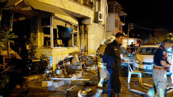 Hatay'ın Samandağ ilçesinde yangın çıkan ekmek fırınında meydana gelen patlama nedeniyle 9 kişi yaralandı - Sputnik Türkiye