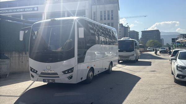 Rüşvet soruşturmasında gözaltına alınan eski Nilüfer Belediye Başkanı Erdem ile 20 şüpheli adliyede - Sputnik Türkiye