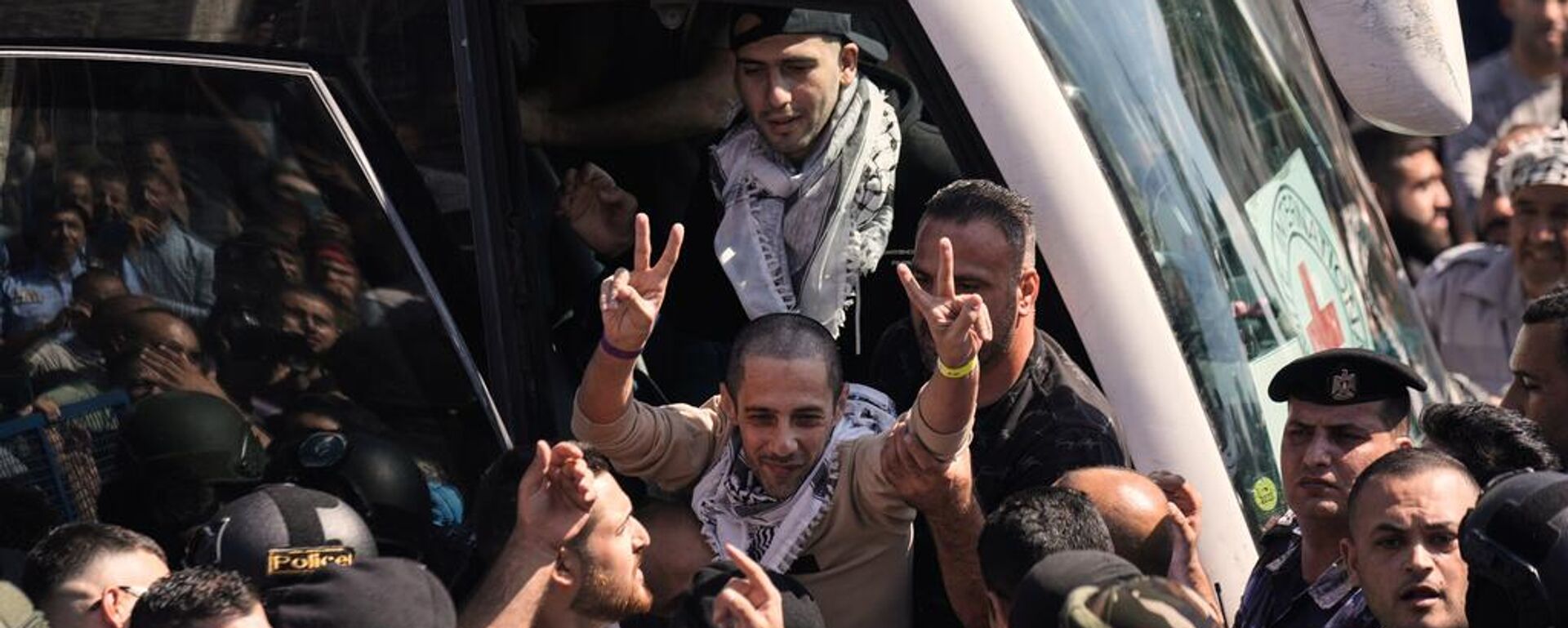 İsrail'in Serbest Bıraktığı Filistinli Esirlerin Bir Kısmı Gazze'ye Bir Kısmı Ramallah'a ulaştı - Sputnik Türkiye, 1920, 13.10.2025