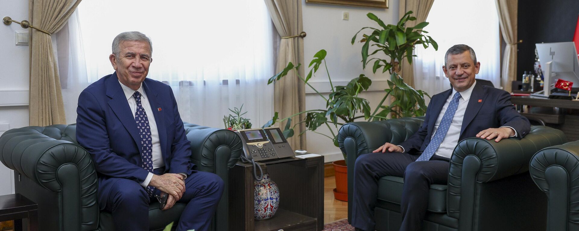 Mansur Yavaş ve Özgür Özel - Sputnik Türkiye, 1920, 14.10.2025