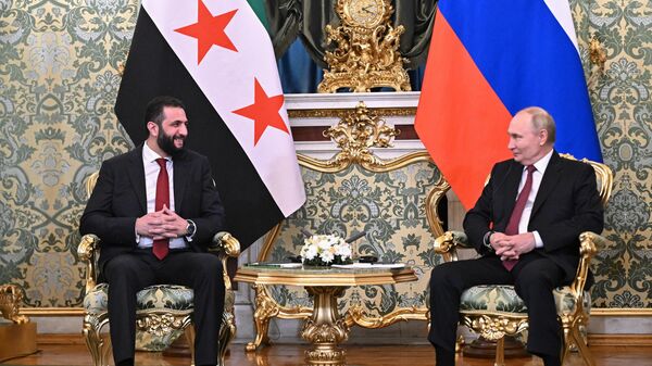 Rusya Devlet Başkanı Putin ve Suriye Cumhurbaşkanı Şara Kremlin'de bir araya geldi - Sputnik Türkiye