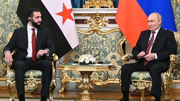 Rusya Devlet Başkanı Putin ve Suriye Cumhurbaşkanı Şara Kremlin'de bir araya geldi - Sputnik Türkiye