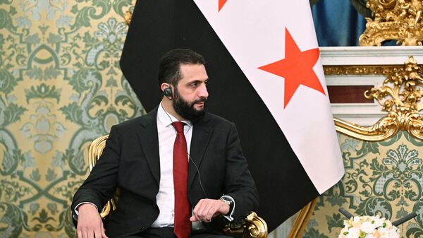 Suriye Cumhurbaşkanı Ahmed eş-Şara Kremlin'de - Sputnik Türkiye