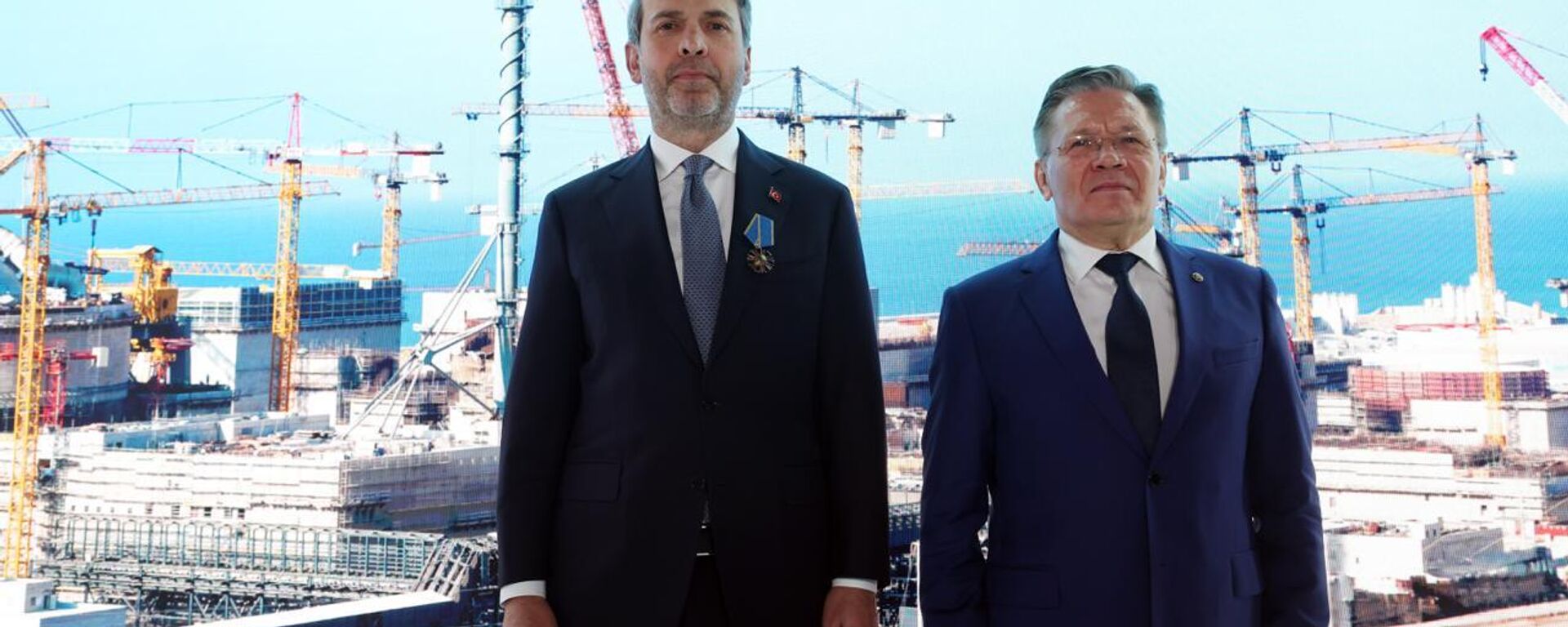 Enerji Bakanı Bayraktar'a Rusya'da 'Nükleer Alandaki Uluslararası İşbirliği Nişanı' verildi - Sputnik Türkiye, 1920, 15.10.2025