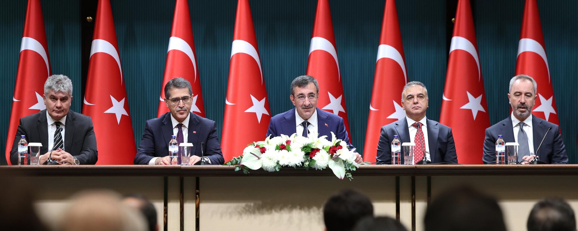 Cevdet Yılmaz - Sputnik Türkiye, 1920, 16.10.2025