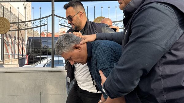 Markette 5 yaşındaki çocuğunu darbeden baba tutuklandı: 'Çok hareketliydi, pişmanım' dedi - Sputnik Türkiye