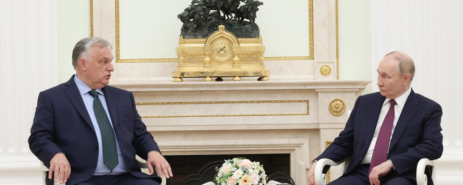 El encuentro entre el primer ministro húngaro, Viktor Orban, y el presidente de Rusia, Vladímir Putin, el 5 de julio, 2024 - Sputnik Türkiye, 1920, 28.11.2025