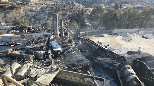 İsrail, Lübnan'ın güneyinde ve doğusunda 10'dan faz hava saldırısı düzenledi - Sputnik Türkiye