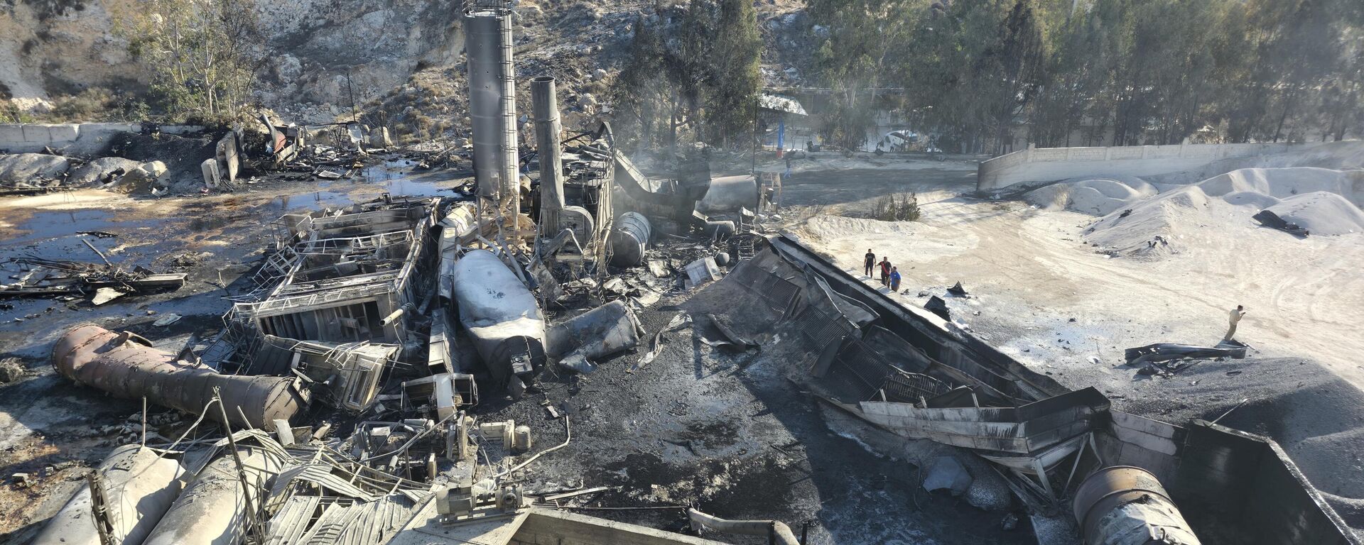 İsrail, Lübnan'ın güneyinde ve doğusunda 10'dan faz hava saldırısı düzenledi - Sputnik Türkiye, 1920, 06.12.2025