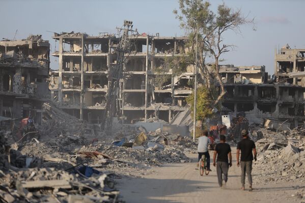 İsrail saldırıları sonucu Al-Zayton, Nasr ve El-Gabari Mahallesi&#x27;nde çok sayıda bina yerle bir olurken, sivillere ait ev ve eşyalar da büyük hasar gördü.  - Sputnik Türkiye