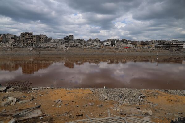 Ayrıca, Gazze&#x27;de ateşkesin yürürlüğe girmesinin ve İsrail ordusunun sarı hata çekilmesinin ardından, İnsan Hak ve Hürriyetleri (İHH) İnsani Yardım Vakfı’nın desteğiyle Gazzekentinin Al-Tuffah, Al-Şucaiye ve Al-Durç Mahallelerinde İsrail saldırıları sonucu yıkılan binaların enkazı kepçelerle temizlenmeye başlandı. - Sputnik Türkiye
