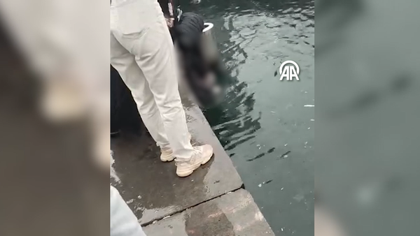 Kadıköy'de 4 kişi iskeleden düştü - Sputnik Türkiye