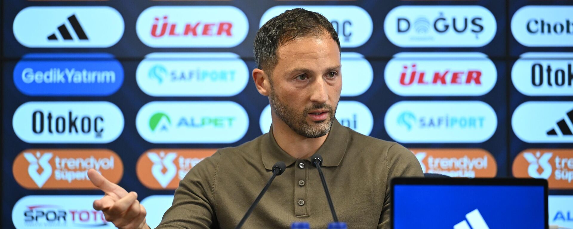 Tedesco: Takımın geri çekilmesini sevmiyorum ama gücünüz kalmadığında bu oluyor - Sputnik Türkiye, 1920, 20.10.2025