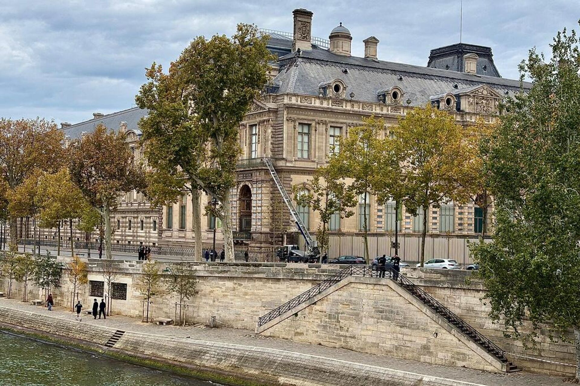 Louvre Müzesi Soygunu - Sputnik Türkiye, 1920, 20.10.2025